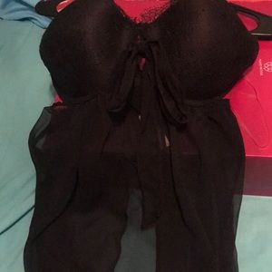 BLACK VS LINGERIE-NWT